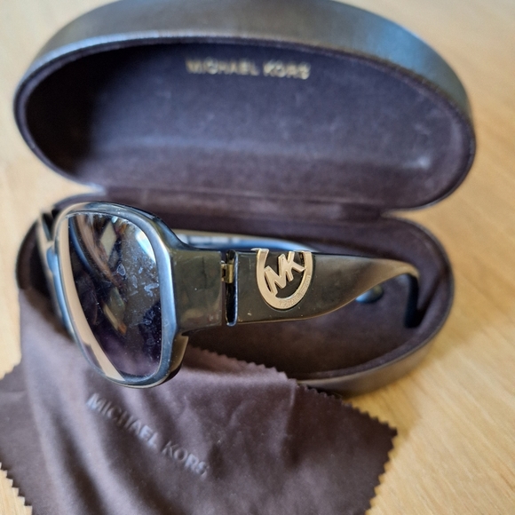 Micheal kors sunglasses - Picture 4 of 4